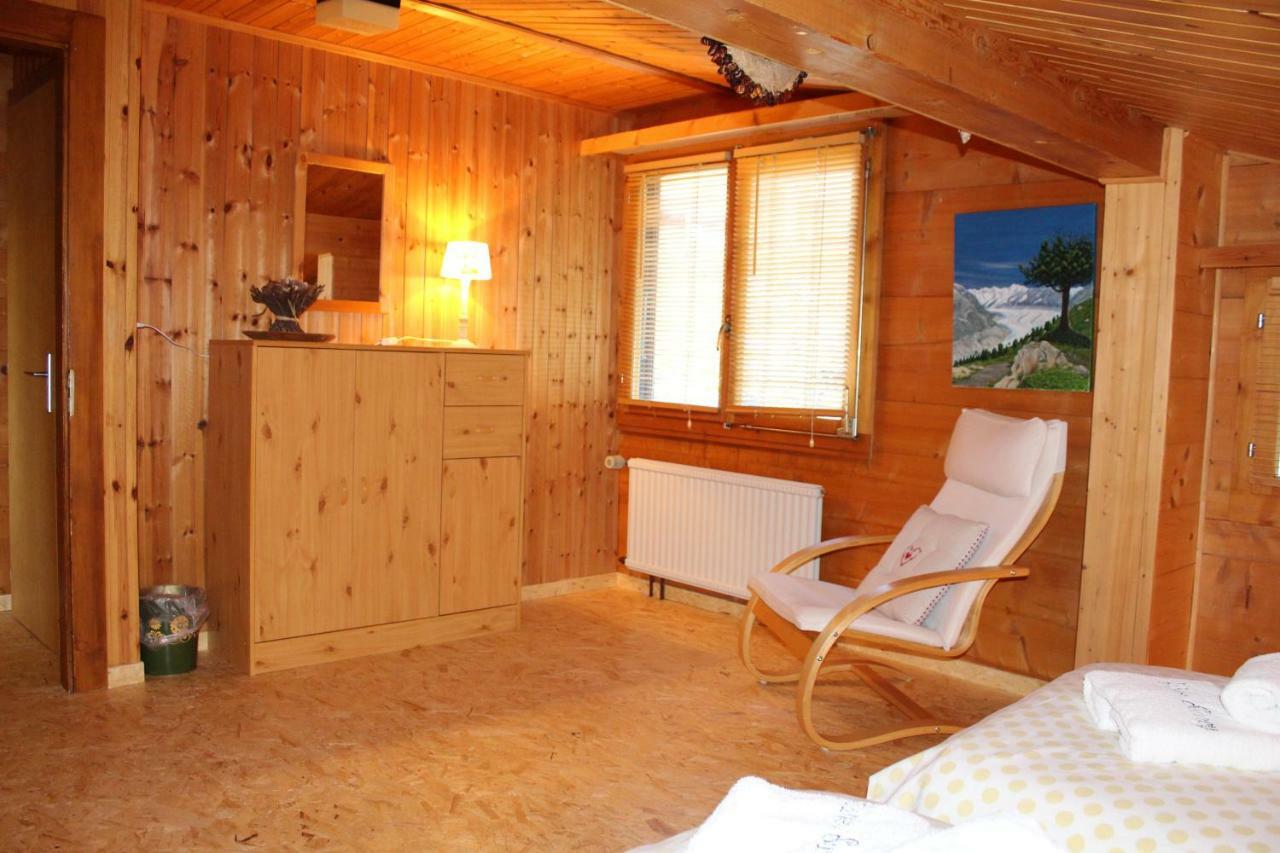 Chalet Esher Surrey Ried-Brig Exterior photo